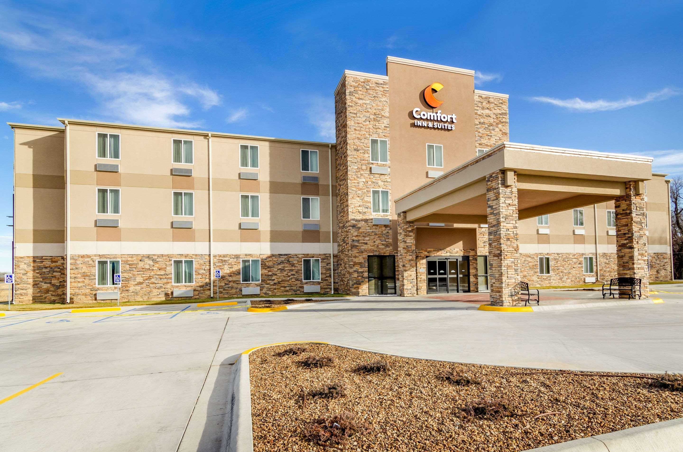 Comfort Inn & Suites Salina North Exterior photo